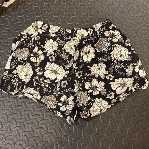 Printed shorts - Picture 1 of 2